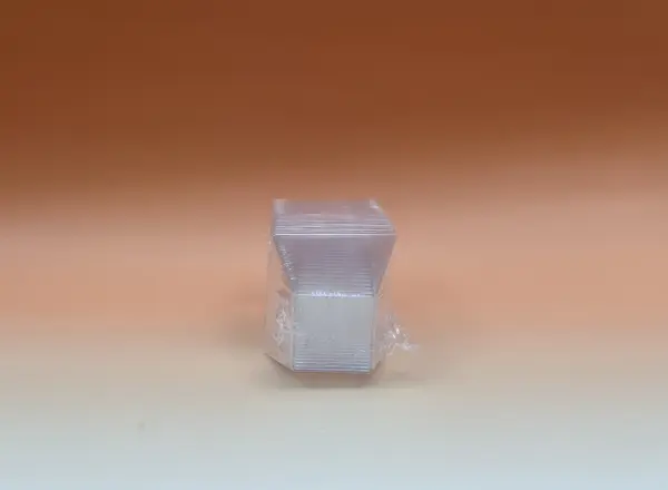 Verrines carrées évasées plastique