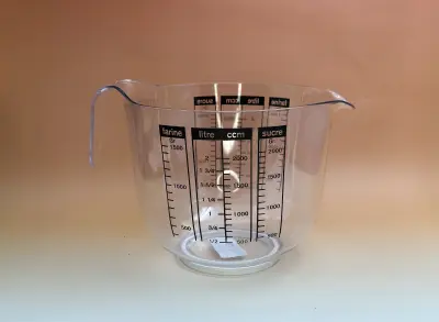 Pot gradué plastique 2,5l