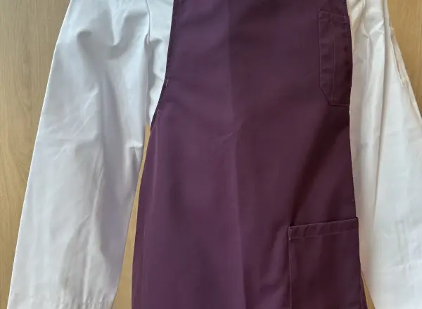 9901189_tablier-bavette-prune_mannequin