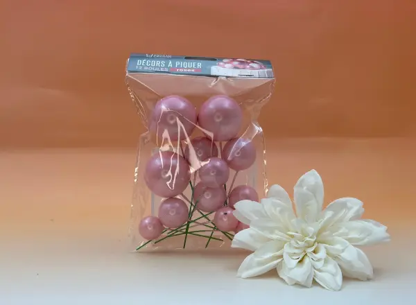Décors à piquer boule plastique