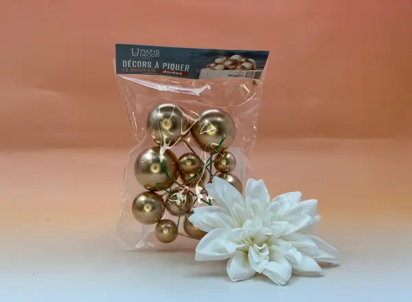 Décors à piquer boule plastique