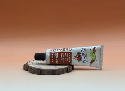 Crème marron en tube
