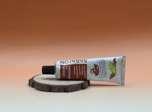Crème marron en tube