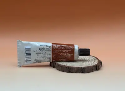 Crème marron en tube